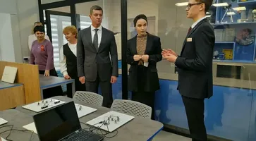 photo_5453923857179211838_y