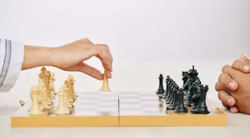 https://ognikubani.ru/wp-content/uploads/2022/12/crop-people-playing-chess_1