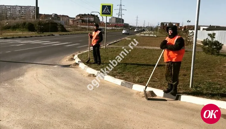 Жилищно-коммунальные службы благоустраивают микрорайон №1 города Кропоткина