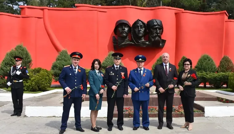 среди официальных...