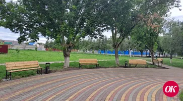 В парковой зоне станицы Казанской установили лавочки и урны