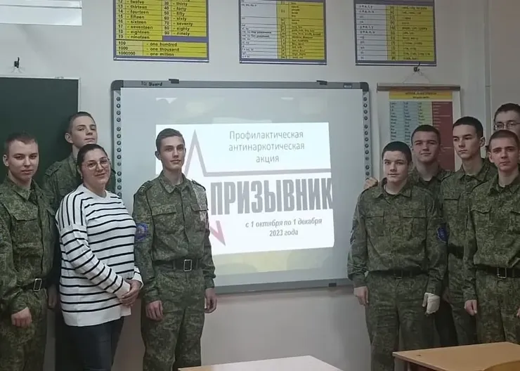 Лола в кадетском ПРИЗЫВНИК