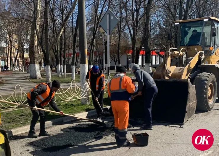 В Кропоткине начался ямочный ремонт дорог