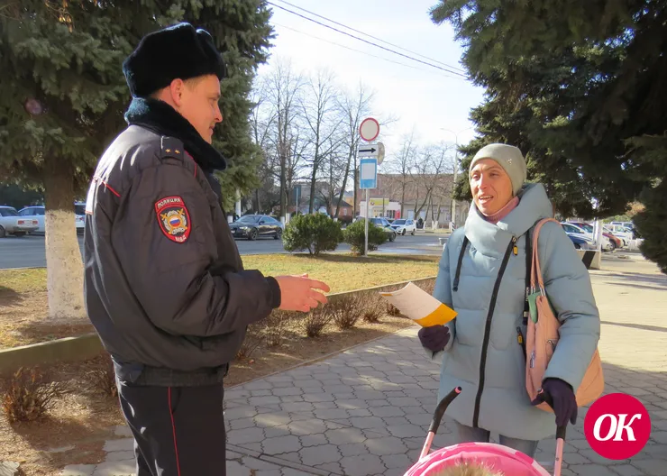 Полицейские и общественники провели акцию по профилактике кибермошенничества