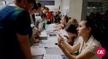 Абитуриенты штурмуют вузы
