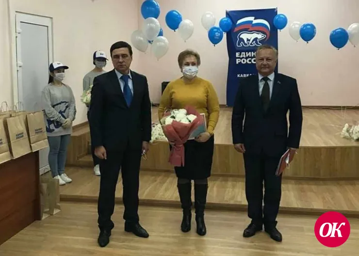 «Единороссы» в день 19-летия пожали друг другу руки