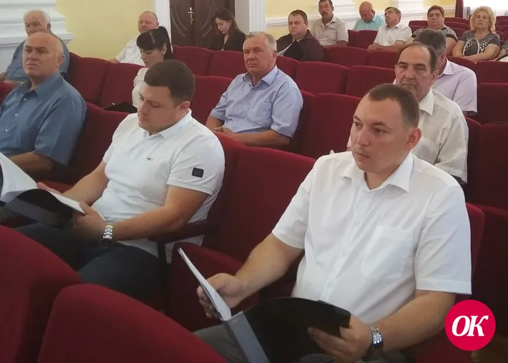 На сессии районного Совета принято решение о дополнительном использовании бюджетных средств для выплат денежной компенсации на обеспечение бесплатным двухразовым горячим питанием детей-инвалидов, обучающихся на дому