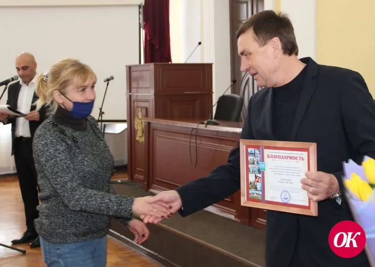 Глава Кавказского района Виталий Очкаласов поздравил женщин с праздником Весны