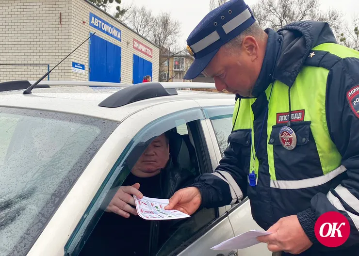 Сотрудники ГИБДД и железной дороги напомнили автомобилистам о правилах переезда