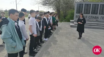 Шестиклассники побывали на пешей экскурсии «Памятники военной истории»