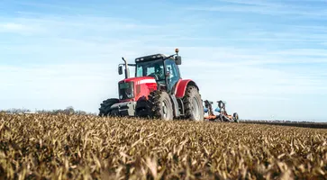 https://ognikubani.ru/wp-content/uploads/2023/03/tractor-agricultural-machine-cultivating-field