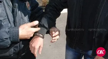 Полицейские Кавказского района предупреждают граждан, как не стать жертвой уличного преступления