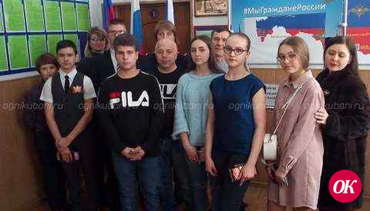 Полицейские выдали паспорта юным гражданам Кавказского района