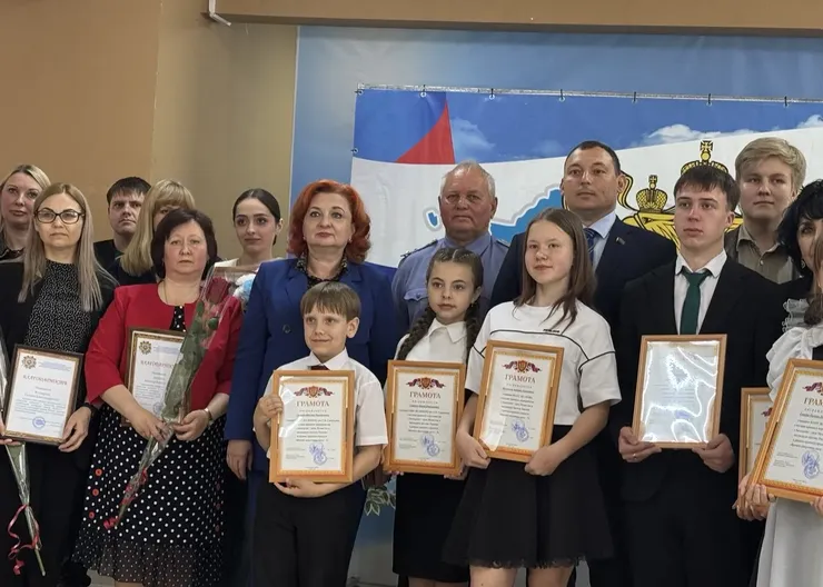 Школьников наградили за память о предках