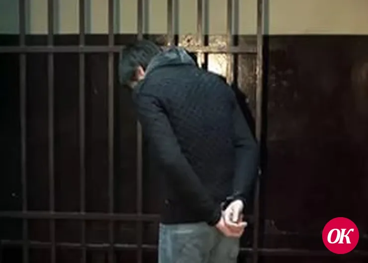 Вынес даже дверь