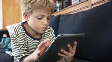 https://ognikubani.ru/wp-content/uploads/2020/04/child-playing-on-tablet-1