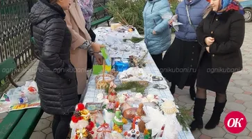 Благотворительную ярмарку организовали ребята из молодежного клуба «Покров» на территории Покровского собора