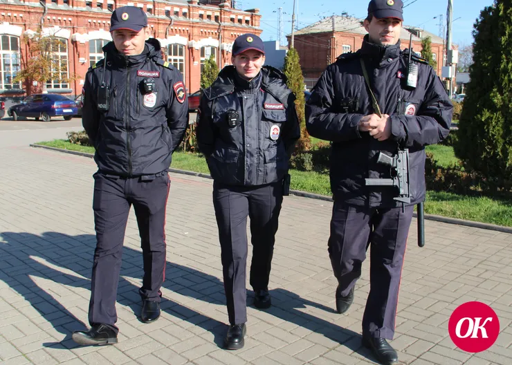 Курить и распивать спиртное на привокзальной площади, пока дежурит полицейский наряд ЛО МВД Давида Давыдова чревато
