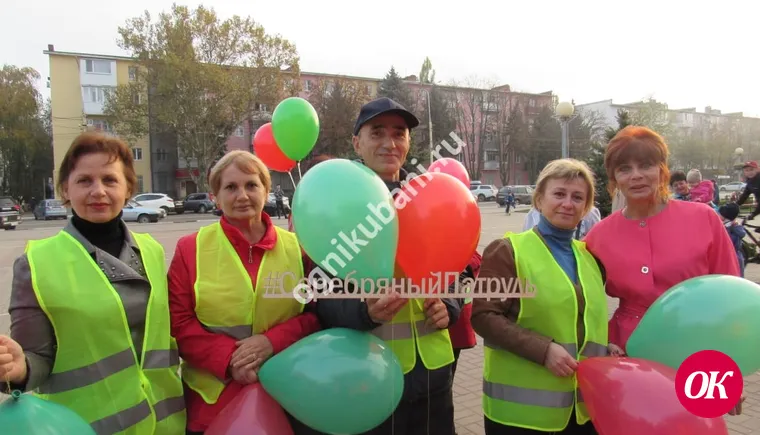 Флэшмоб  "Соблюдаем ПДД и дружим с ГИБДД" провели ЮИДовцы и патруль "Серебряного возраста"