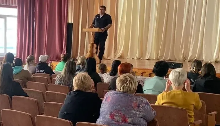 В станичной школе прошло родительское собрание с участием представителей правоохранительных органов
