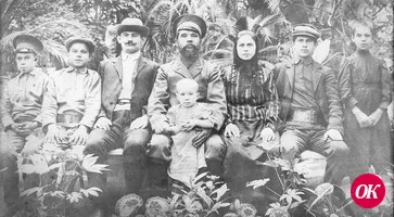 Житель Кропоткина Геннадий Дворецкий поделился с нашими читателями фотографией семьи своего прадеда, которая была сделана 120 лет назад