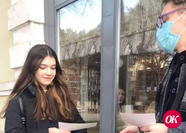 В Кропоткине волонтеры напомнили подросткам о правилах безопасности на дорогах