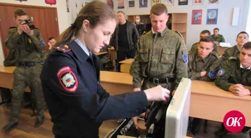 В Кавказском районе полицейские и общественники провели профориентационный урок для кадетов