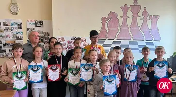 На первенстве Кавказского района по шахматам победителям вручили статуэтки шахматного коня