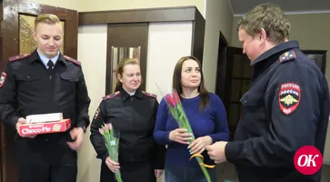 В Кавказском районе сотрудники полиции и общественники присоединились к акции «8 Марта — в каждый дом»