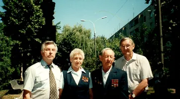 НМ и БФ Поликарповы в центре 2000 год