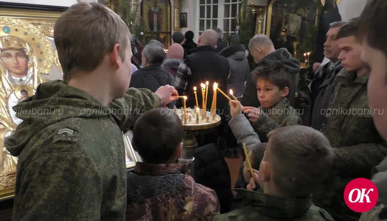 На предрождественской службе в Свято-Покровском соборе побывали воспитанники детского военно-патриотического клуба «Патриот»