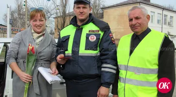 Цветочный патруль поздравил женщин-водителей с наступающим 8 Марта