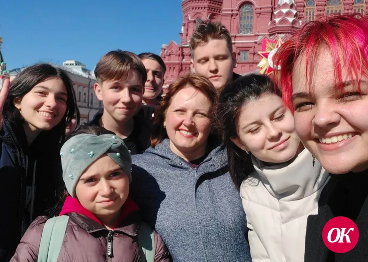 Двадцать учеников отделения изобразительного искусства Детской школы искусств станицы Казанской провели майские праздники в Москве