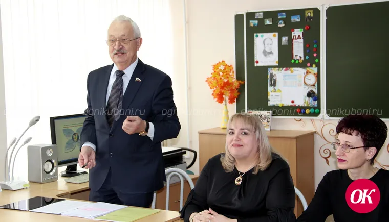 О социальных инициативах президента говорили родители школы №11 Кропоткина с депутатом Госдумы