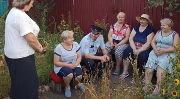 Полицейские разъяснили пожилым гражданам, как не стать жертвой мошенников