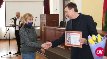Глава Кавказского района Виталий Очкаласов поздравил женщин с праздником Весны