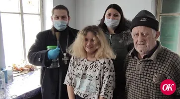 Специалисты Кавказского центра социального обслуживания населения во главе с иереем Артемием Хлякиным, клириком Покровского собора г.Кропоткина в дни попразднства Крещения Господня, посетили на дому инвалидов, одиноких людей и семьи, оказавшиеся в трудно