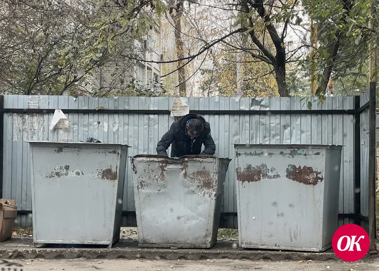 Корреспондент «ОК» выяснила, от чего избавляются жители Кропоткина и почему люди копаются в мусорках