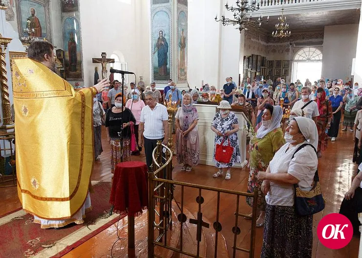 В день памяти первоверховных апостолов Петра и Павла г.Кропоткина прошло большое богослужение, которое в Покровском соборе возглавил настоятель игумен Андрей Мороз