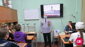 В Кавказском районе ветеран дорожно-патрульной службы провел урок мужества для старшеклассников