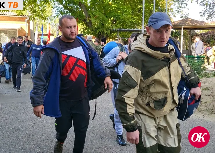 Мобилизованные из запаса мужчины отправились в учебные центры для прохождения боевой подготовки