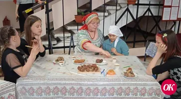 В Доме культуры города Кропоткина гостям «Ночи музеев» предлагают освоить мастерство рукоделия и живописи, поучаствовать в мастер-классах