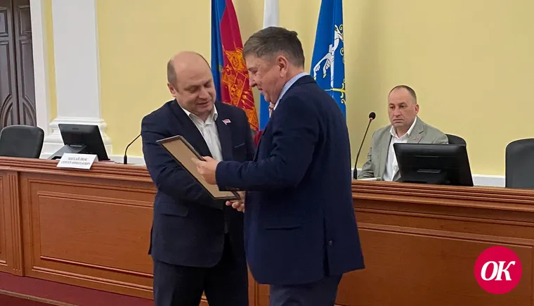 Депутаты города поздравили коллегу Виталия Капитанова с победой на творческом фестивале