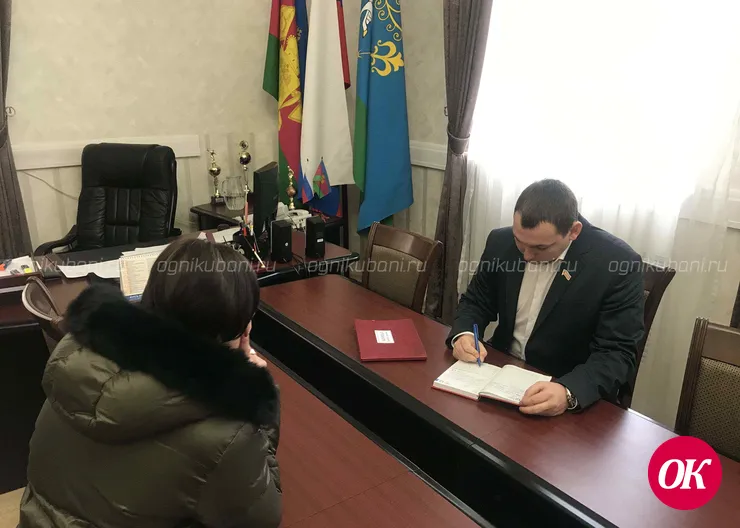 Молодые депутаты регулярно ведут прием граждан на своих избирательных округах
