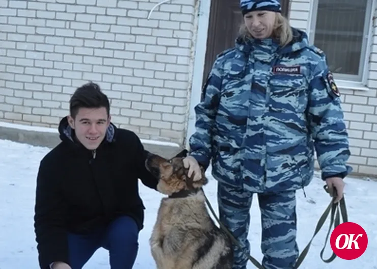 Полицейский пес Алый