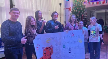 photo_5372979318679604905_y