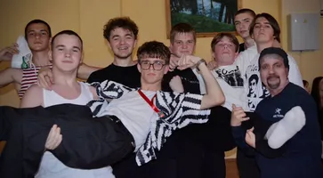 photo_5285507666833179645_y