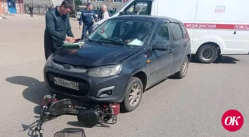 В Кропоткине машина столкнулась с мопедом