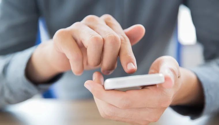 https://ognikubani.ru/wp-content/uploads/2023/03/close-up-of-male-hands-touching-smartphone-screen