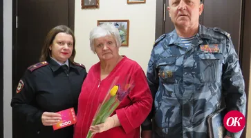 В Кавказском районе сотрудники полиции и общественники поддержали праздничную акцию «8 Марта – в каждый дом»